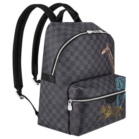 lv discovery backpack.